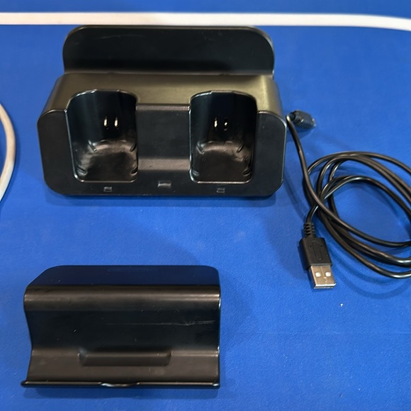 Working Wii U with 4+ controllers, sensor, steering wheels, game pad. - Picture 11 of 14